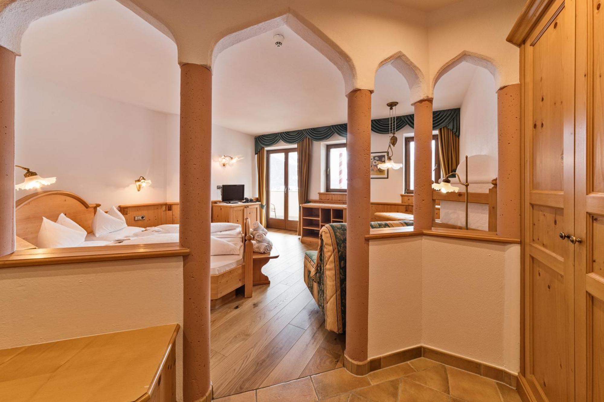 Hotel Villa Monica Dobbiaco Esterno foto